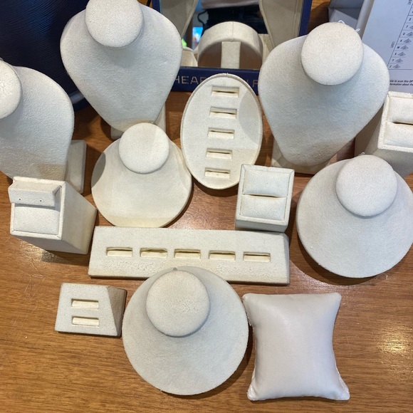 Jewelry fixtures set